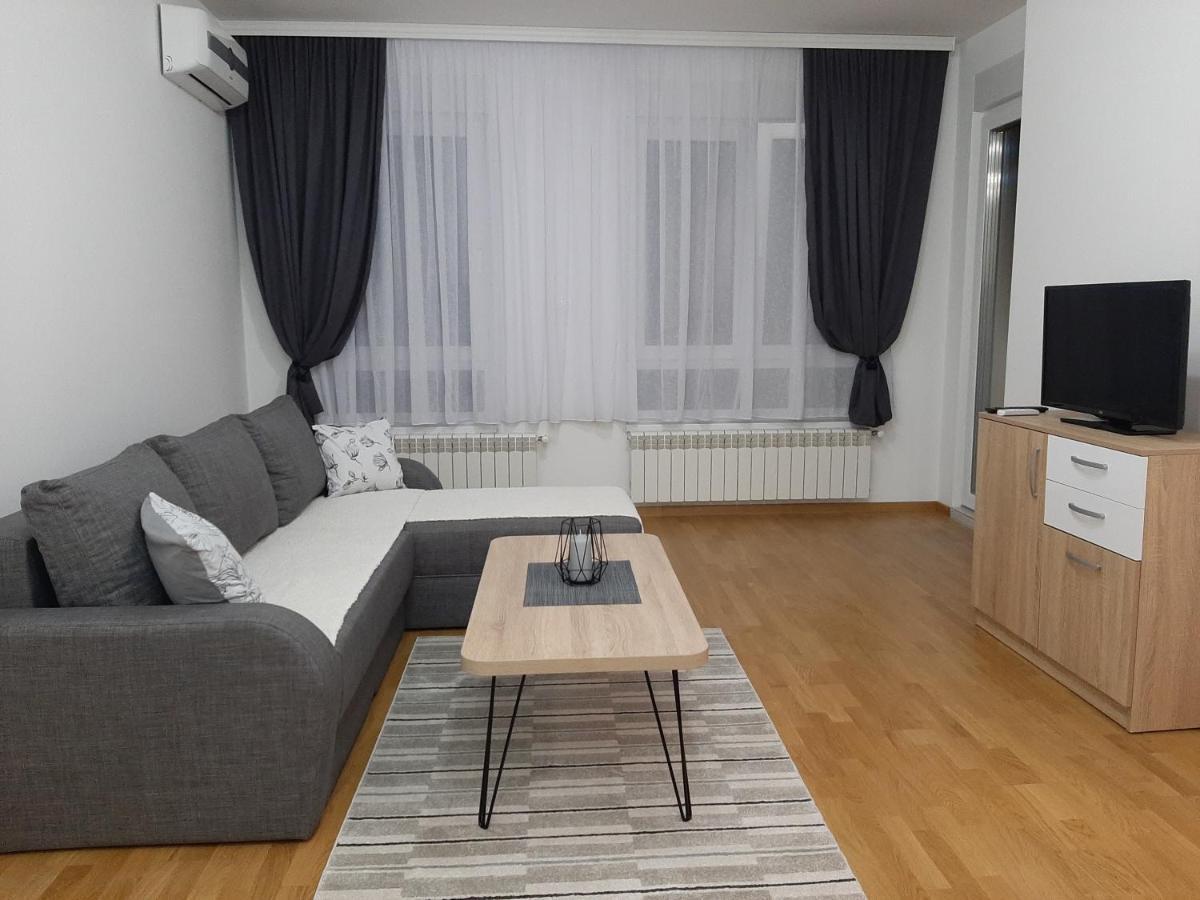 Apartman Viaggio Сремска Митровица Екстериор снимка